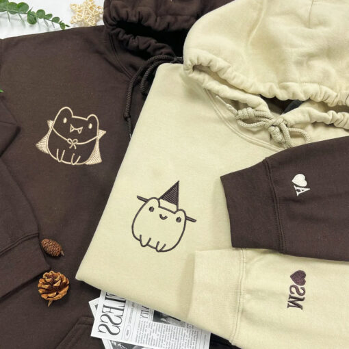 Custom Embroidered Frog Halloween Matching Hoodies for Couples, Personalized Couple Sweatshirt, Couple Embroidered Sweatshirt, Valentine's Day Gifts Idea For Him Her - Image 3