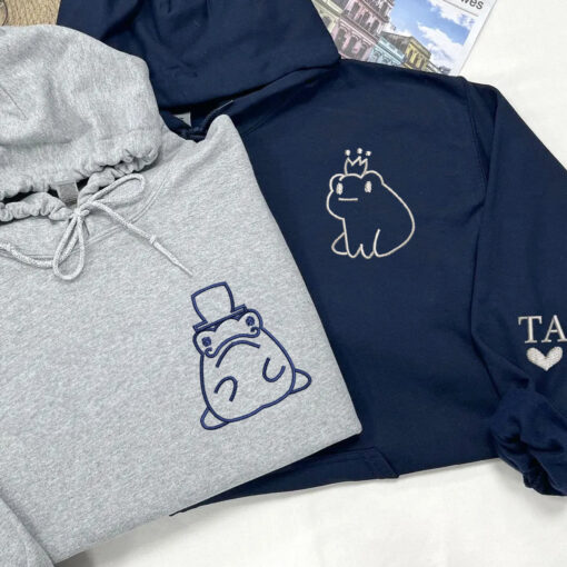 Custom Embroidered Frog King and Queen Matching Hoodies for Couples, Personalized Couple Sweatshirt, Couple Embroidered Sweatshirt, Valentine's Day Gifts Idea For Him Her - Image 3