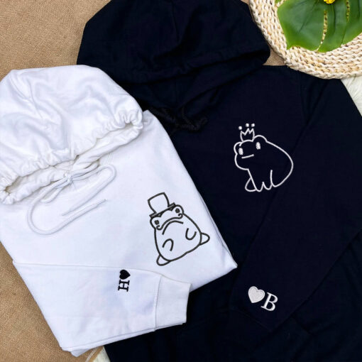 Custom Embroidered Frog King and Queen Matching Hoodies for Couples, Personalized Couple Sweatshirt, Couple Embroidered Sweatshirt, Valentine's Day Gifts Idea For Him Her - Image 5